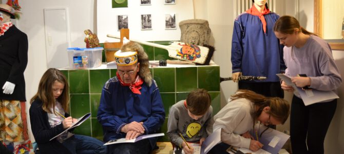 Kinder erleben die Fasnet im Zunftmuseum der Narrenzunft Frohsinn